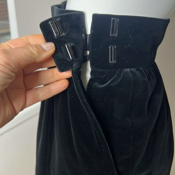 Yves Saint Laurent YSL Sz 34 US 4 Knee Length Black Velvet Pencil Skirt Pockets - Picture 3 of 11